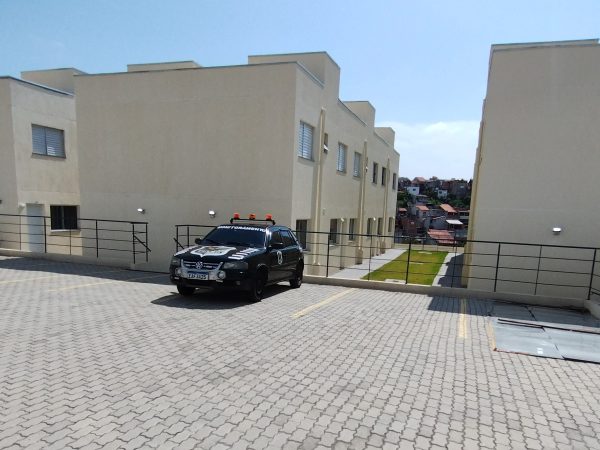 SOBRADO NOVO EM CONDOMÍNIO FECHADO