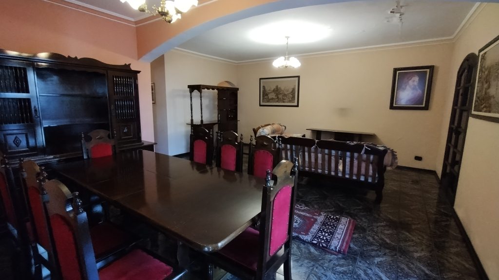 LINDA CASA DE ESQUINA COM 3 DORMITÓRIOS E PISCINA COM GRANDE QUINTAL LINDA CASA DE ESQUINA COM 3 DORMITÓRIOS E PISCINA COM GRANDE QUINTAL