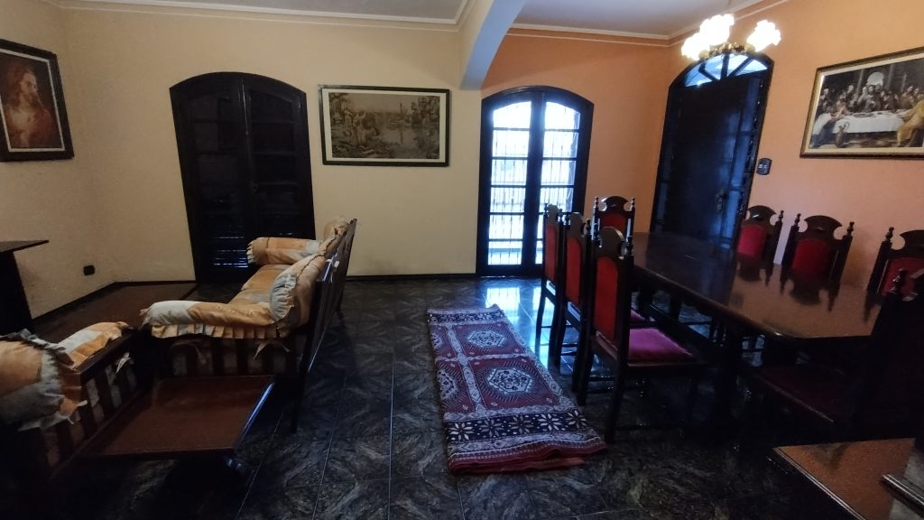 LINDA CASA DE ESQUINA COM 3 DORMITÓRIOS E PISCINA COM GRANDE QUINTAL LINDA CASA DE ESQUINA COM 3 DORMITÓRIOS E PISCINA COM GRANDE QUINTAL