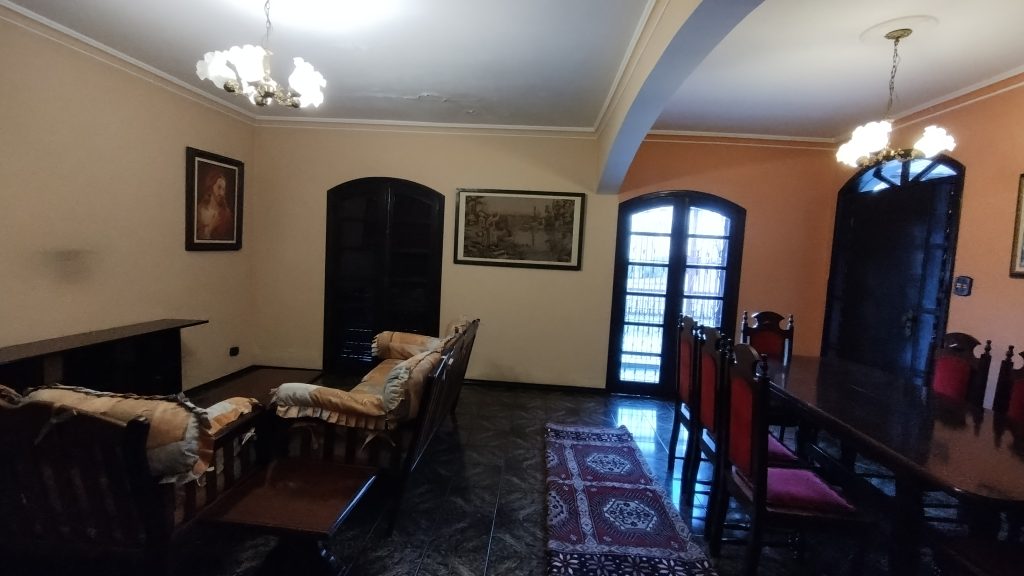 LINDA CASA DE ESQUINA COM 3 DORMITÓRIOS E PISCINA COM GRANDE QUINTAL LINDA CASA DE ESQUINA COM 3 DORMITÓRIOS E PISCINA COM GRANDE QUINTAL