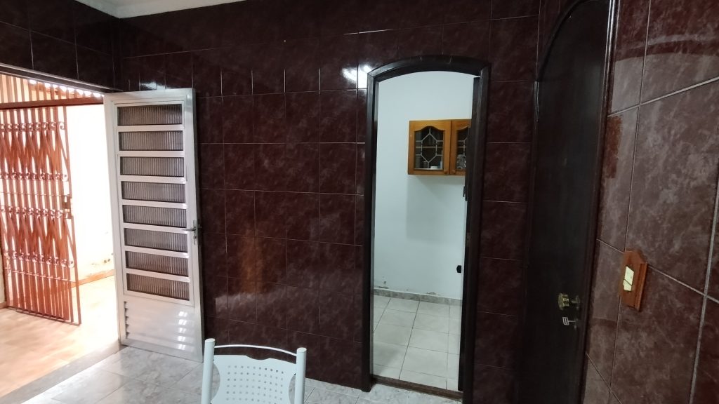 LINDA CASA DE ESQUINA COM 3 DORMITÓRIOS E PISCINA COM GRANDE QUINTAL LINDA CASA DE ESQUINA COM 3 DORMITÓRIOS E PISCINA COM GRANDE QUINTAL
