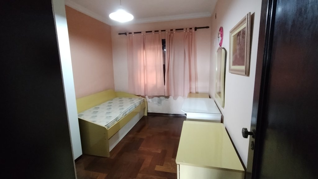 LINDA CASA DE ESQUINA COM 3 DORMITÓRIOS E PISCINA COM GRANDE QUINTAL LINDA CASA DE ESQUINA COM 3 DORMITÓRIOS E PISCINA COM GRANDE QUINTAL