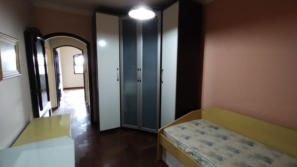 LINDA CASA DE ESQUINA COM 3 DORMITÓRIOS E PISCINA COM GRANDE QUINTAL LINDA CASA DE ESQUINA COM 3 DORMITÓRIOS E PISCINA COM GRANDE QUINTAL