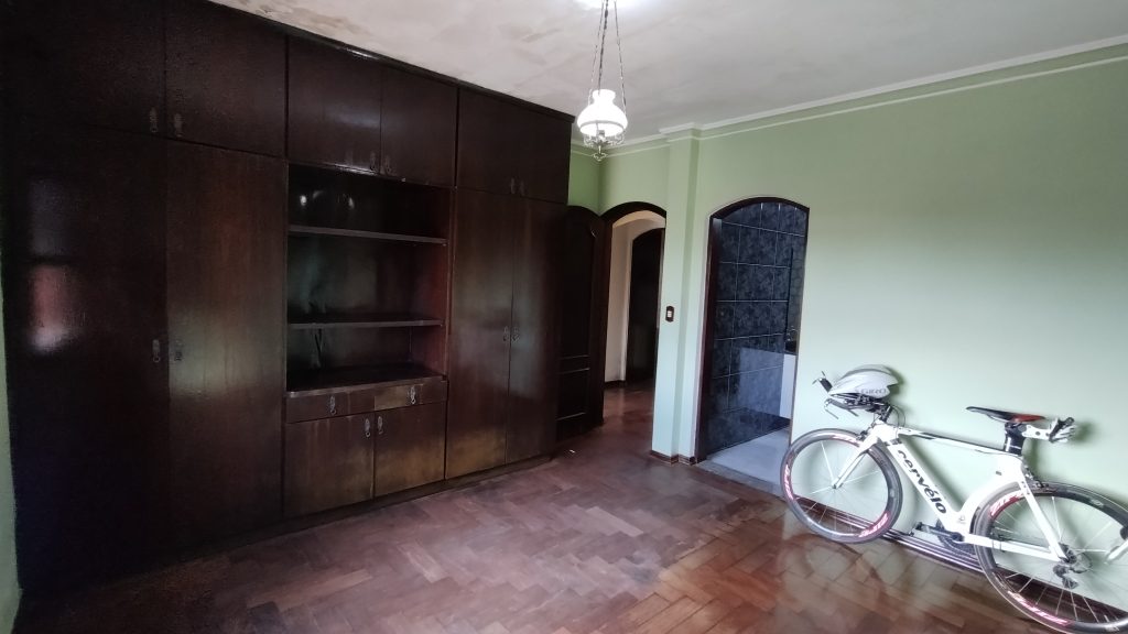 LINDA CASA DE ESQUINA COM 3 DORMITÓRIOS E PISCINA COM GRANDE QUINTAL LINDA CASA DE ESQUINA COM 3 DORMITÓRIOS E PISCINA COM GRANDE QUINTAL